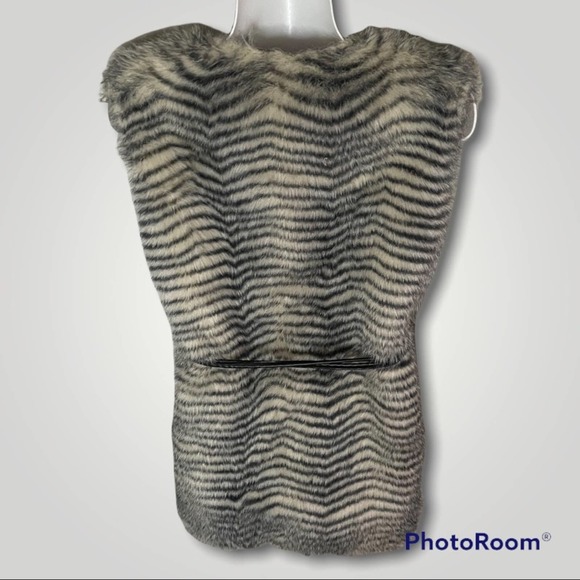 Betsey Johnson Black & White Zebra Stripe Faux Fur Boho Vest With Belt Size S - Picture 5 of 14